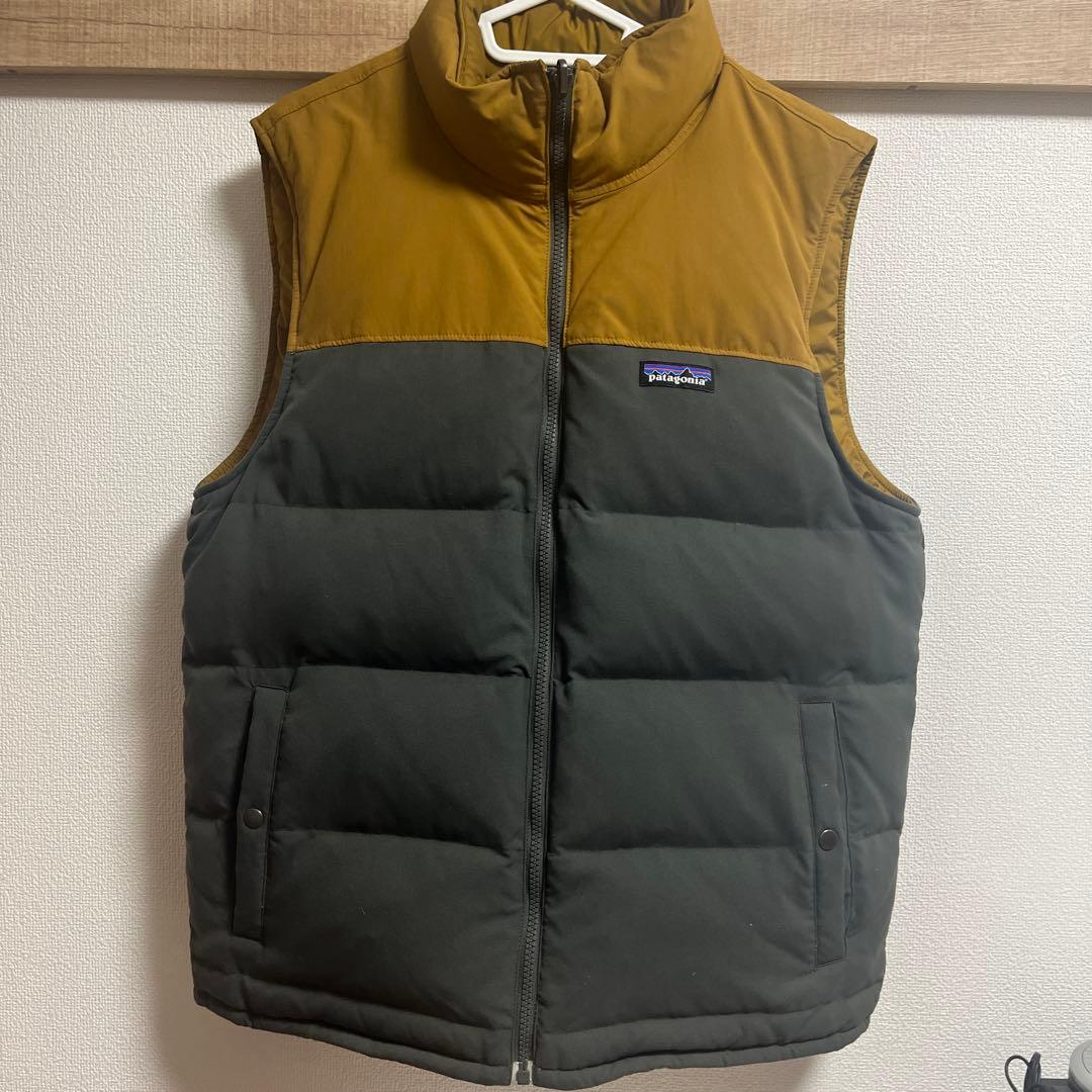 patagonia リバーシブル　ベストダウン　辛子色　ブラウン ダウンベスト