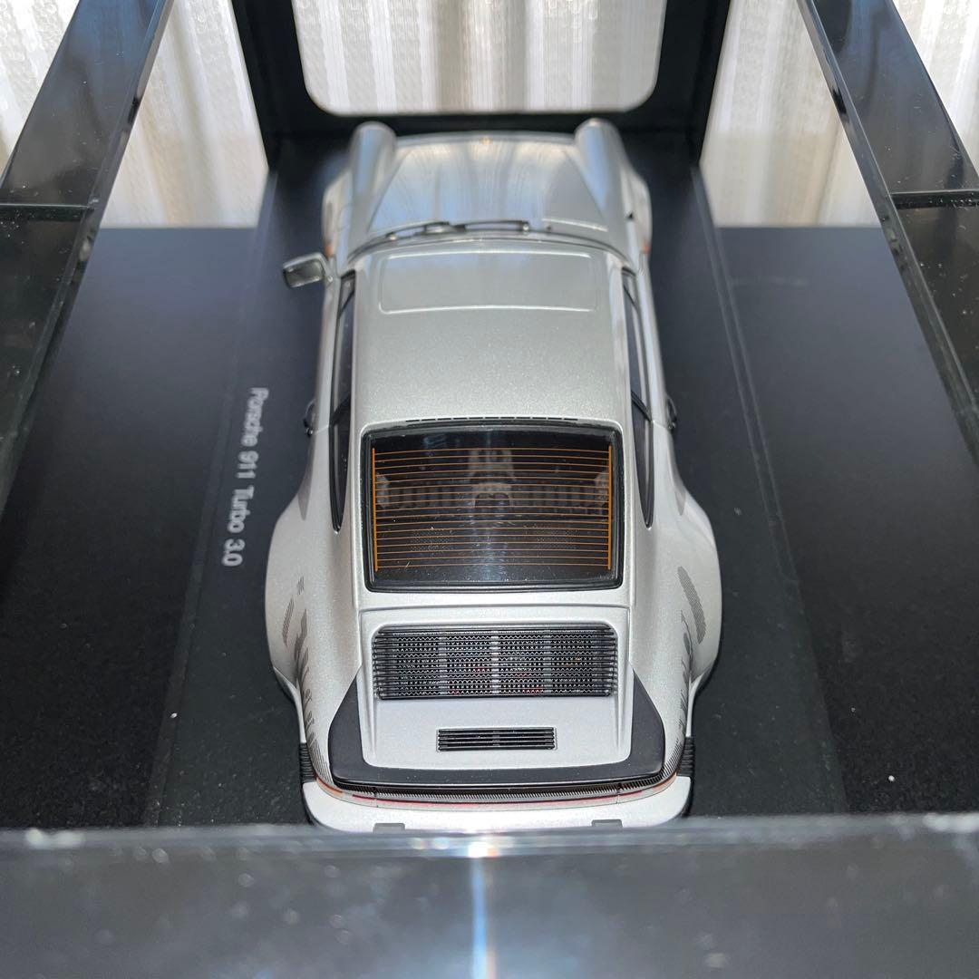 オートアート1/18 ポルシェ911（930）ターボ3.0シルバー