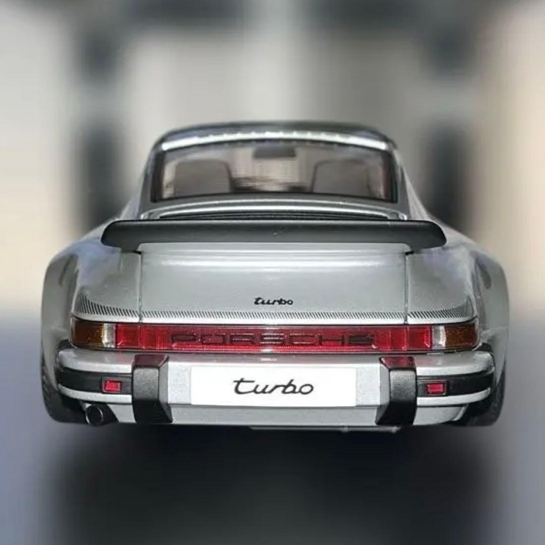 オートアート1/18 ポルシェ911（930）ターボ3.0シルバー