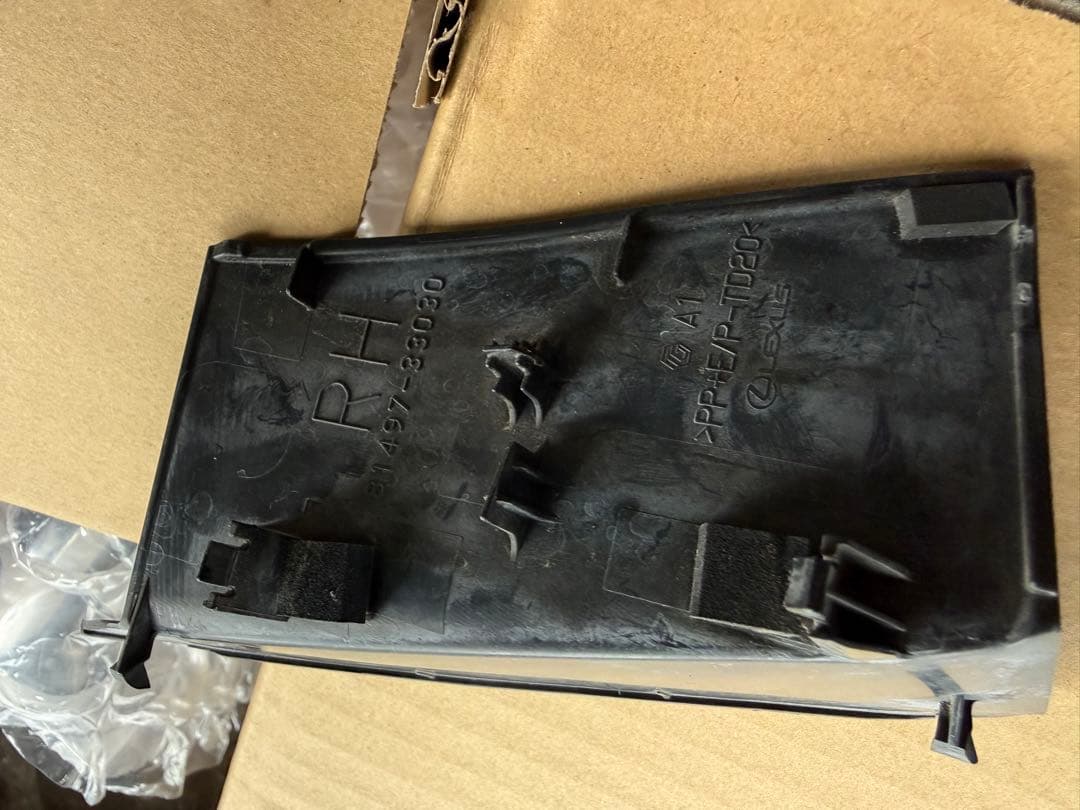 レクサス Lexus ES300h 右側テールランプ 中古