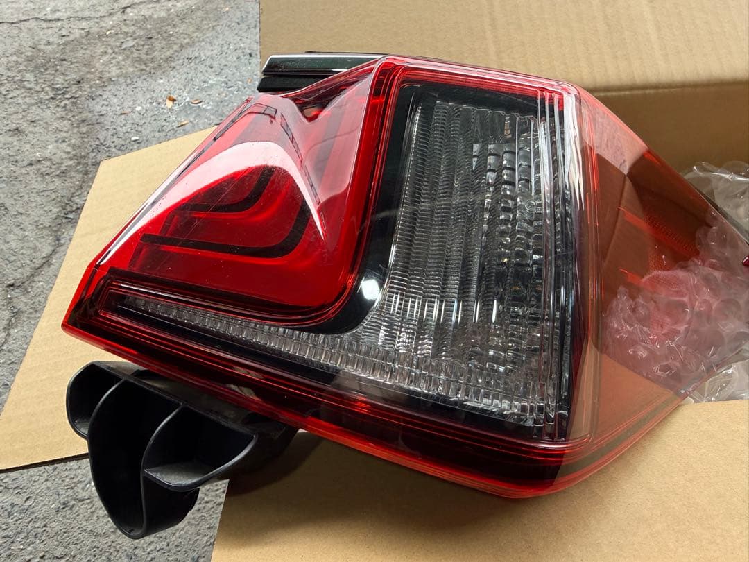 レクサス Lexus ES300h 右側テールランプ 中古