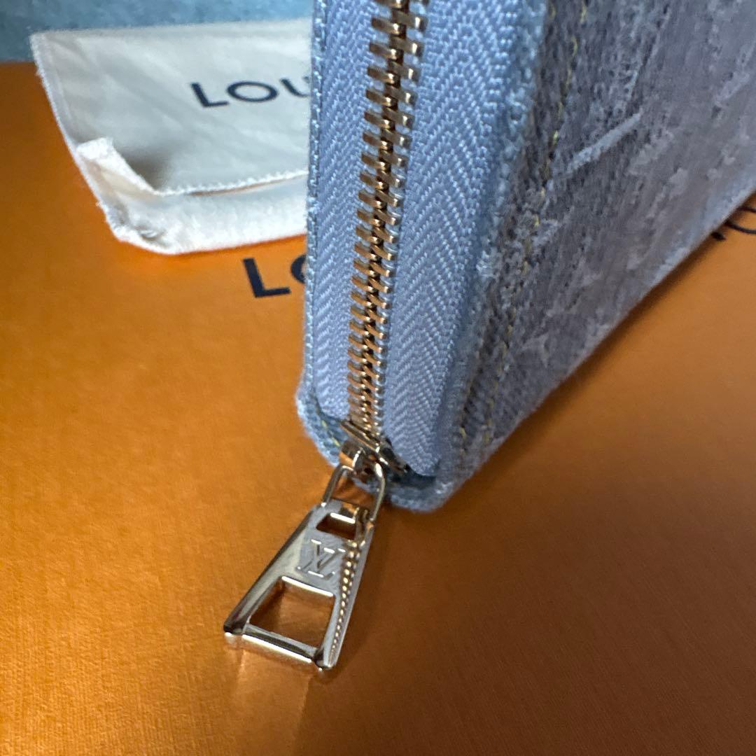 LOUIS VUITTON デニムジッピーウォレット（グレー）