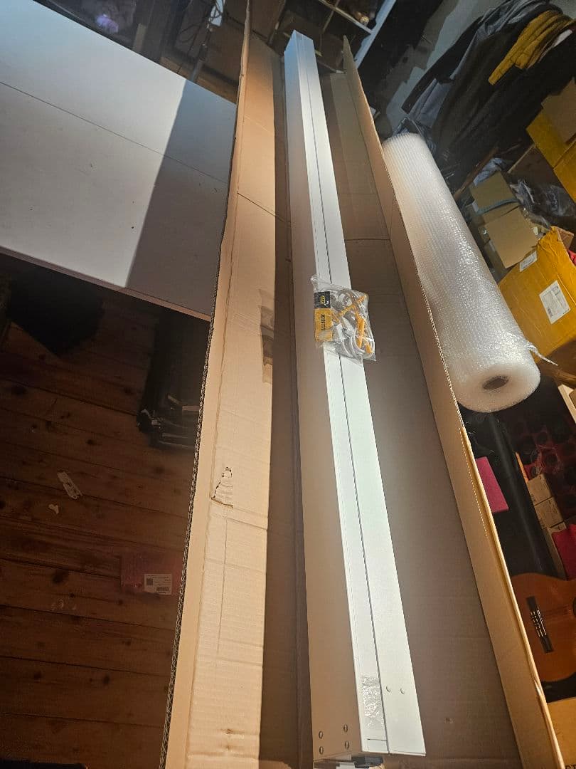 お引き取り1万円値引き　120インチ4k対応　プロジェクタースクリーン 高解像度