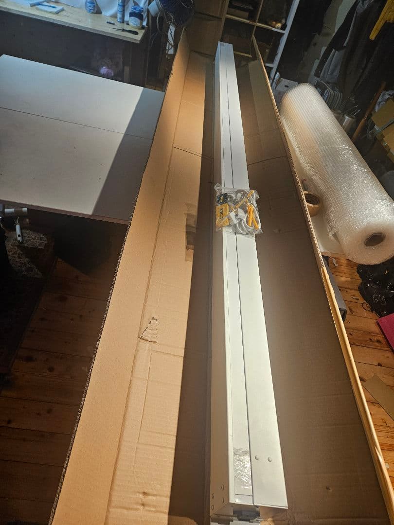 お引き取り1万円値引き　120インチ4k対応　プロジェクタースクリーン 高解像度