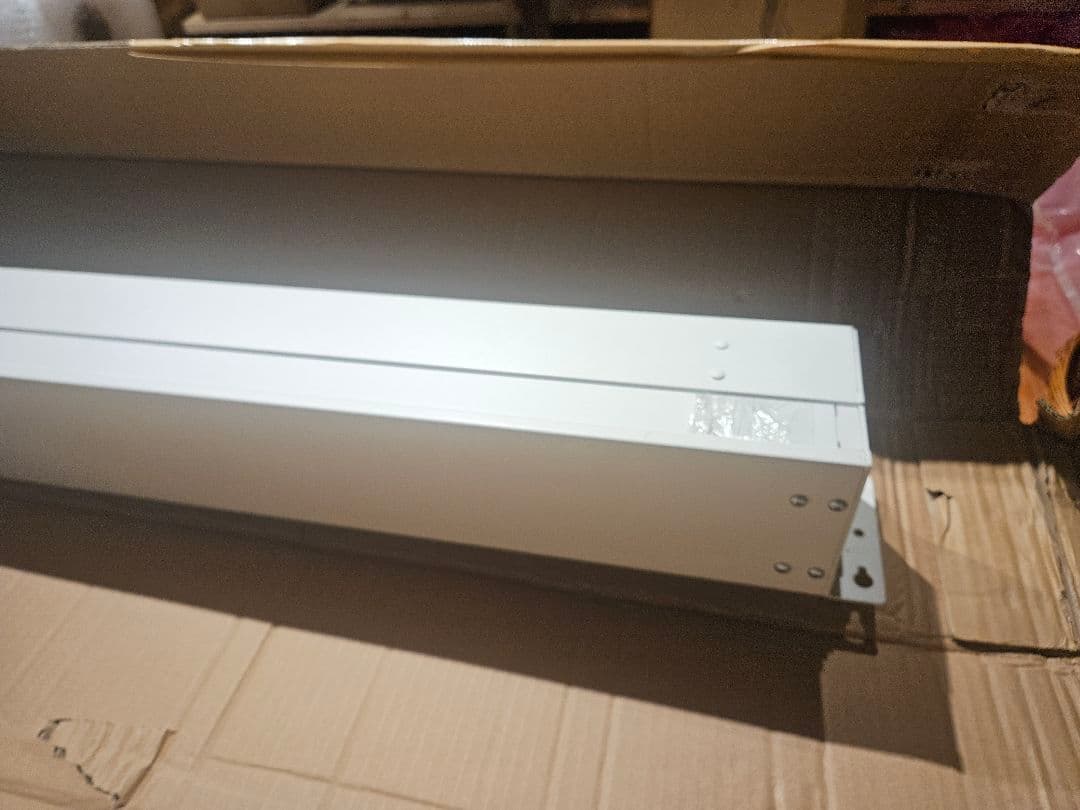 お引き取り1万円値引き　120インチ4k対応　プロジェクタースクリーン 高解像度