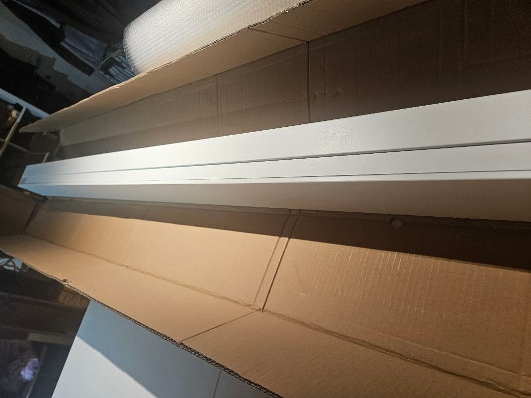 お引き取り1万円値引き　120インチ4k対応　プロジェクタースクリーン 高解像度