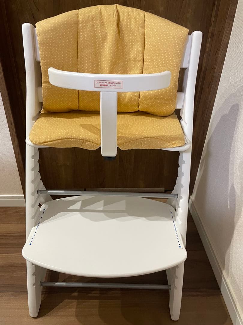 美品✨大和屋 すくすくチェア　ベビーチェア　白　 純正クッション・ガード付き