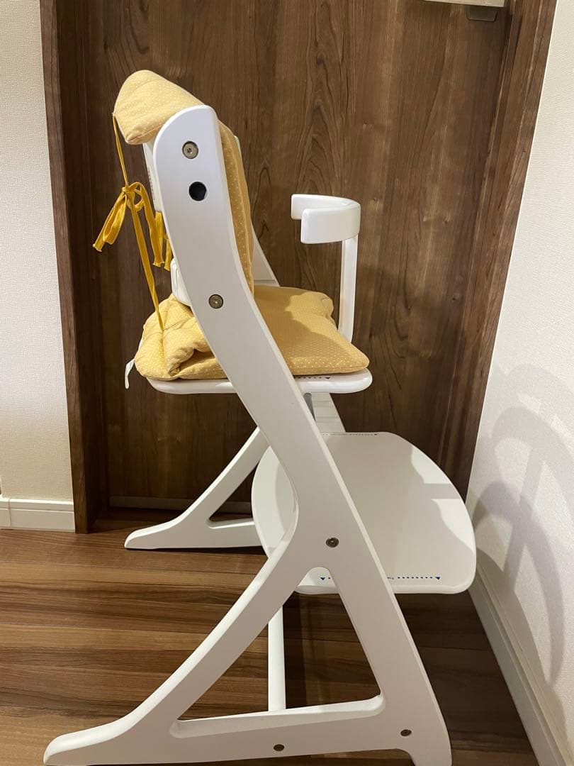 美品✨大和屋 すくすくチェア　ベビーチェア　白　 純正クッション・ガード付き