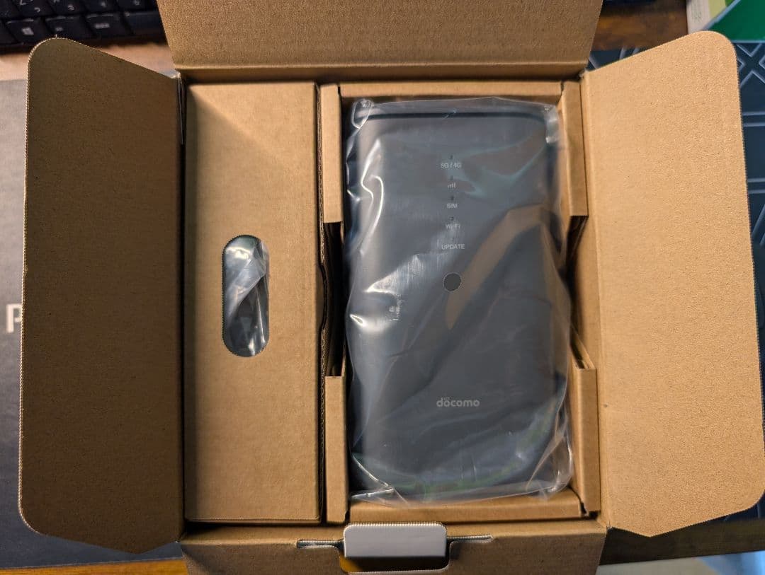 【通電確認のみ】docomo  5G HR02