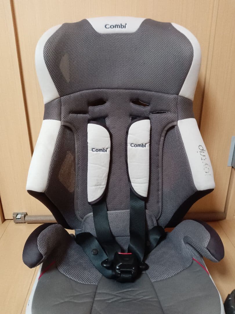Combi 車用チャイルドシート グレー　ジョイトリップ