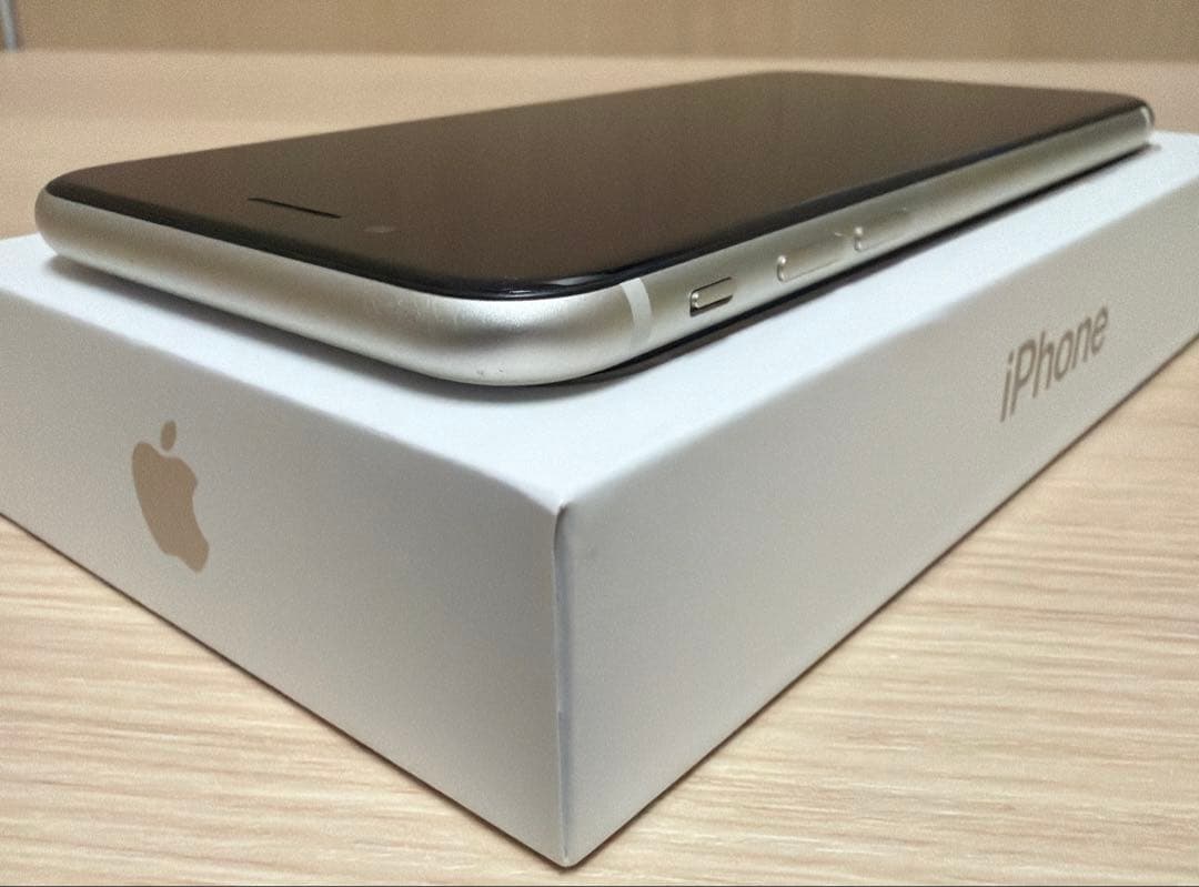 iPhoneSE 第3世代 スターライト 64GB