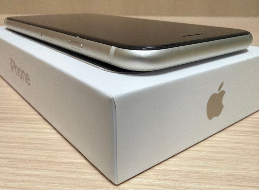 iPhoneSE 第3世代 スターライト 64GB