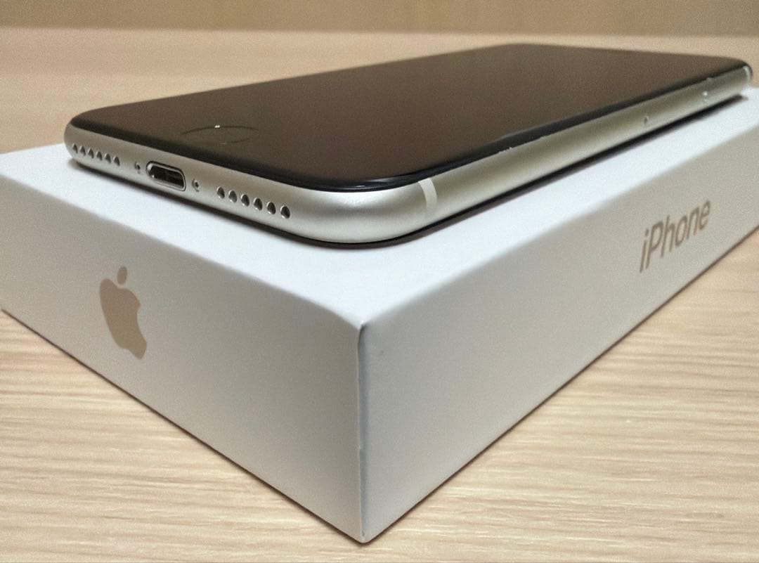 iPhoneSE 第3世代 スターライト 64GB