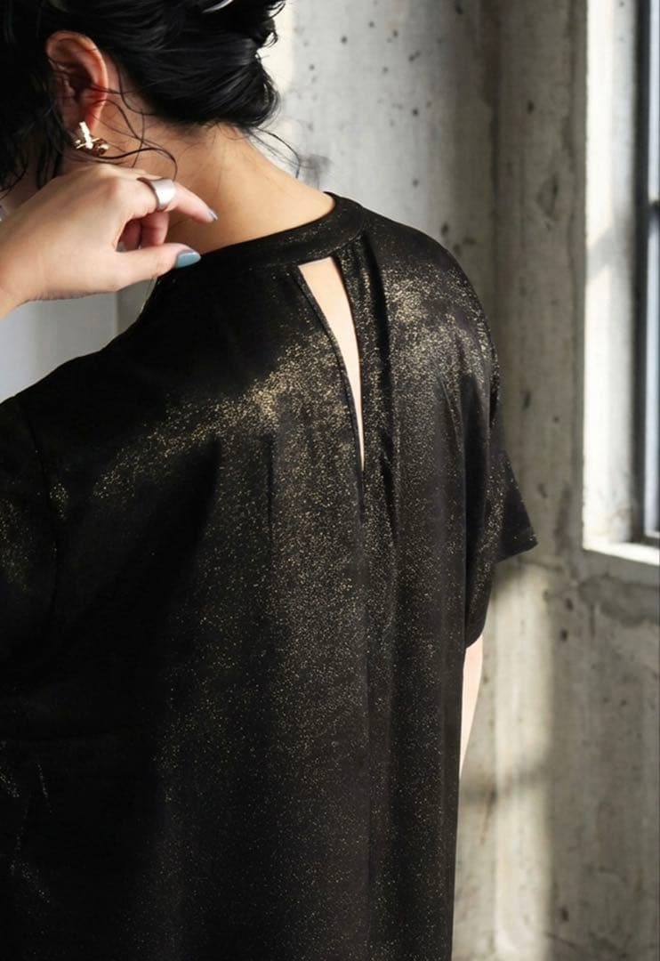 新品未使用　ブラックラメ　ロングドレス Vネック スリットあり