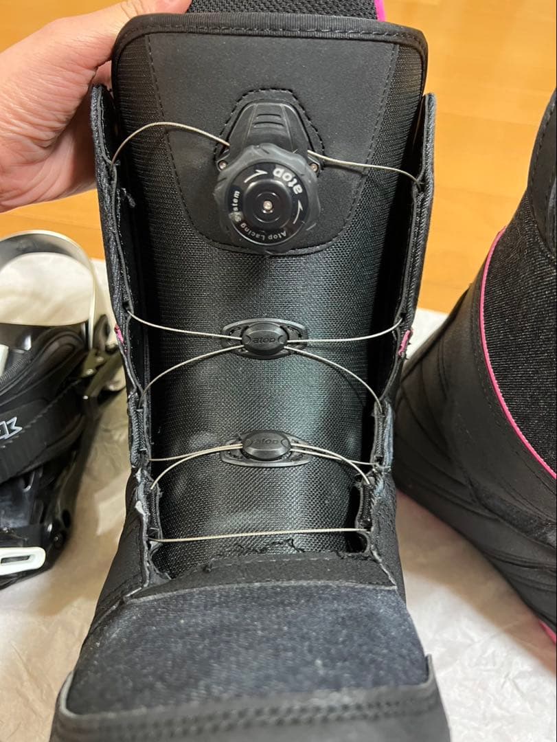 スノーボードブーツ ブラック/ピンク セット