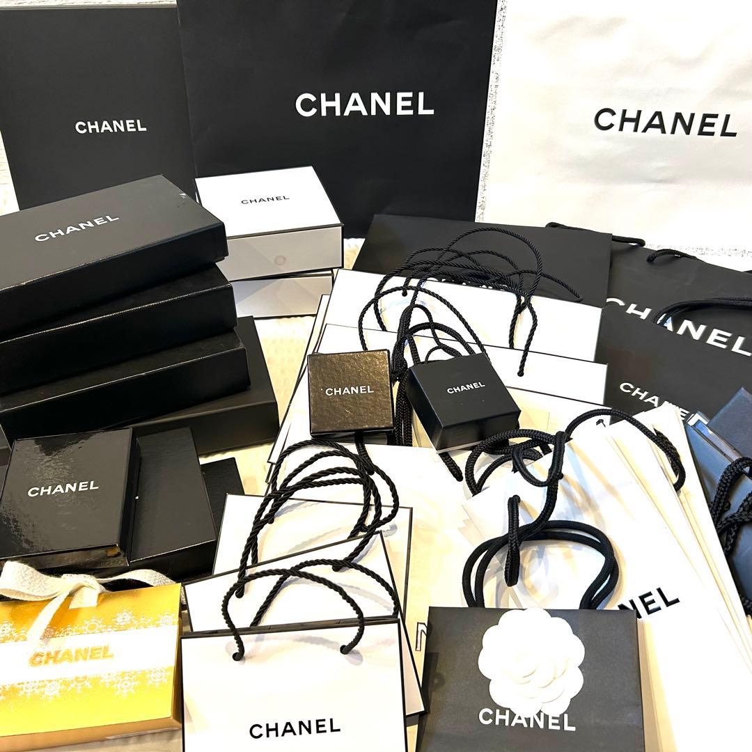 シャネル　おまとめ50点　ギフトボックス　ショッパー　財布　アクセサリー　コスメ