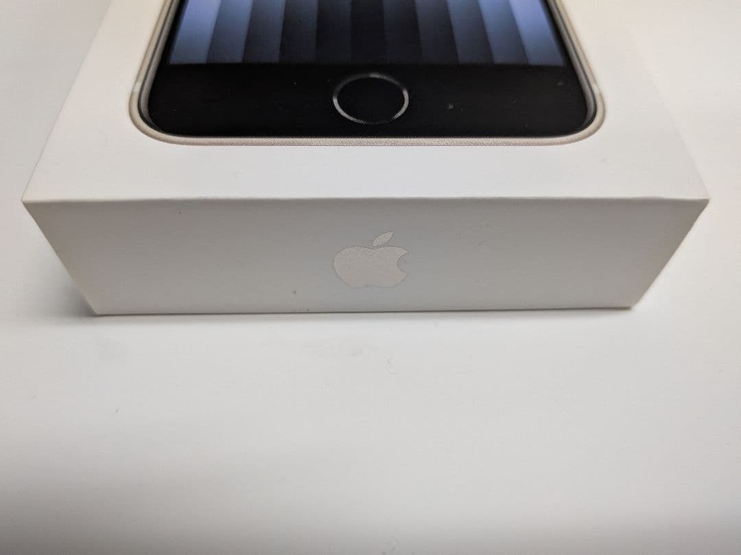 Apple iPhone SE (第3世代) ホワイト 64GB