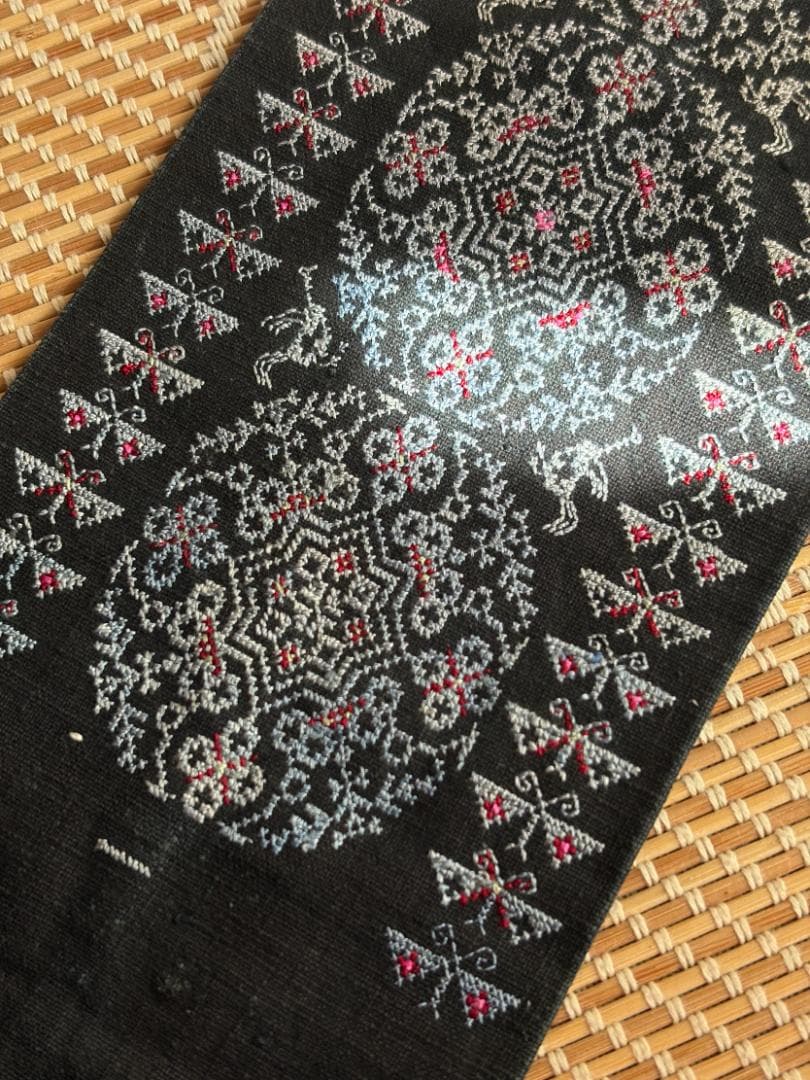 「羽ばたく心の飾り布」「伝統刺繍 布アート」「苗族 ヴィンテージ 刺繍布」