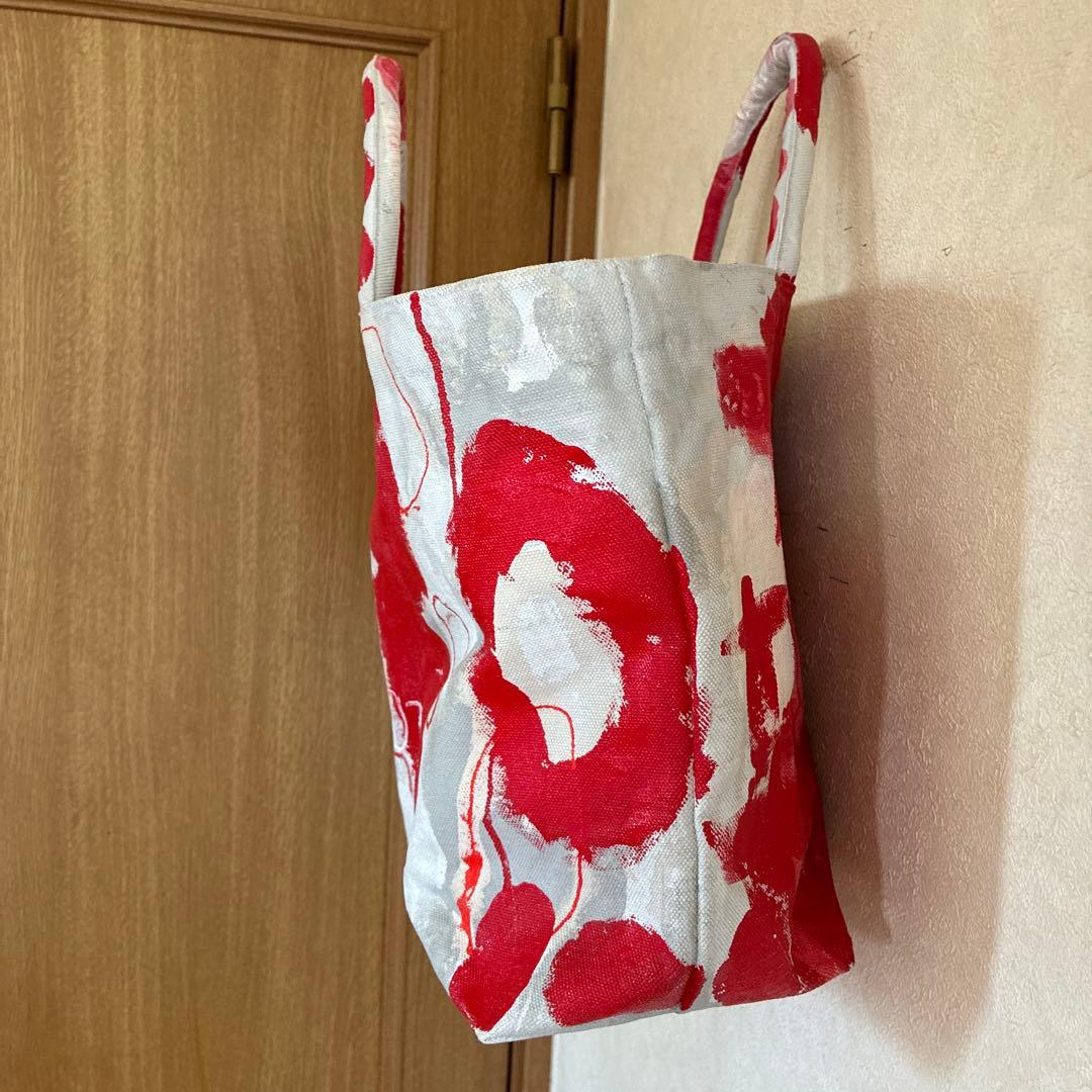 赤と白の抽象トートバッグ（ラファエル・ナバス）