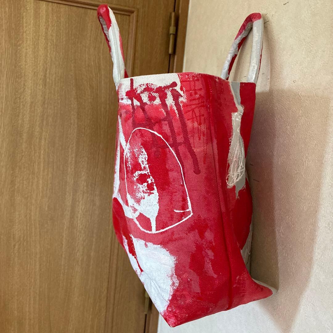 赤と白の抽象トートバッグ（ラファエル・ナバス）