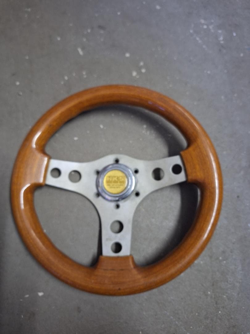 木製ステアリングホイール