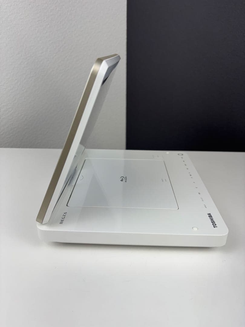 東芝　SD-BP900S ポータブルBDプレーヤー