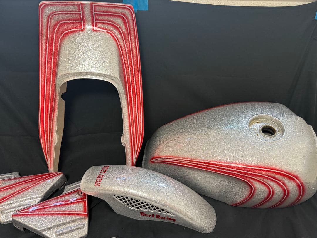 xjr400外装　4hm フルラメ　キャンディレッド　beet ラメラメ外装