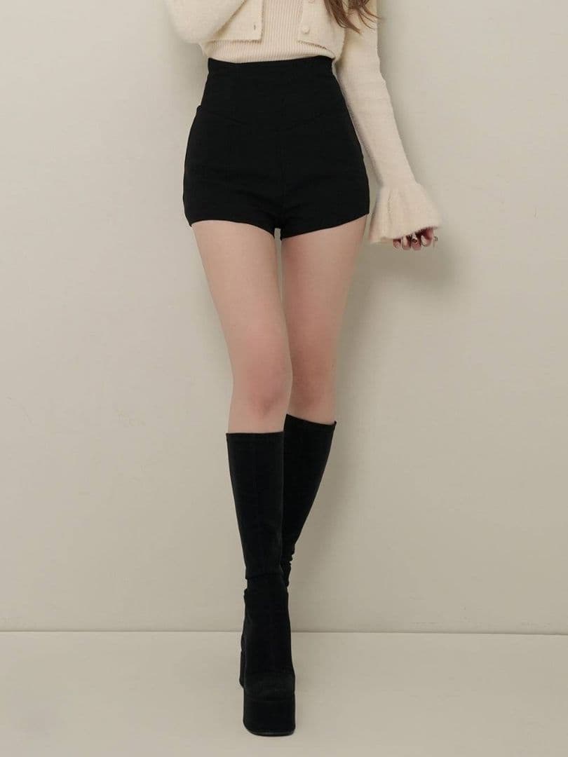 ダーリッチ 美シルエットショートパンツ 黒