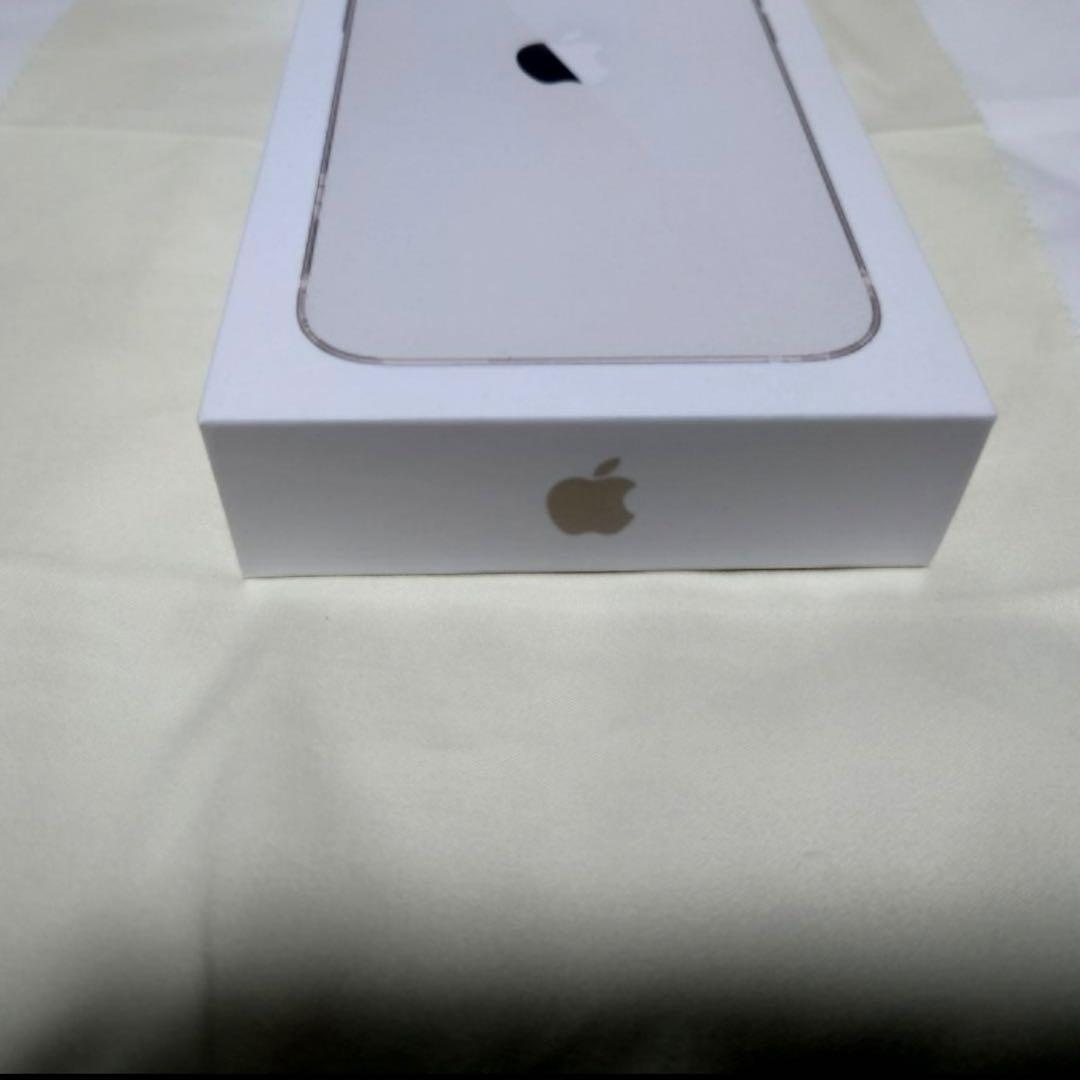 【新品・超美品】iPhone 13 128GB スターライト