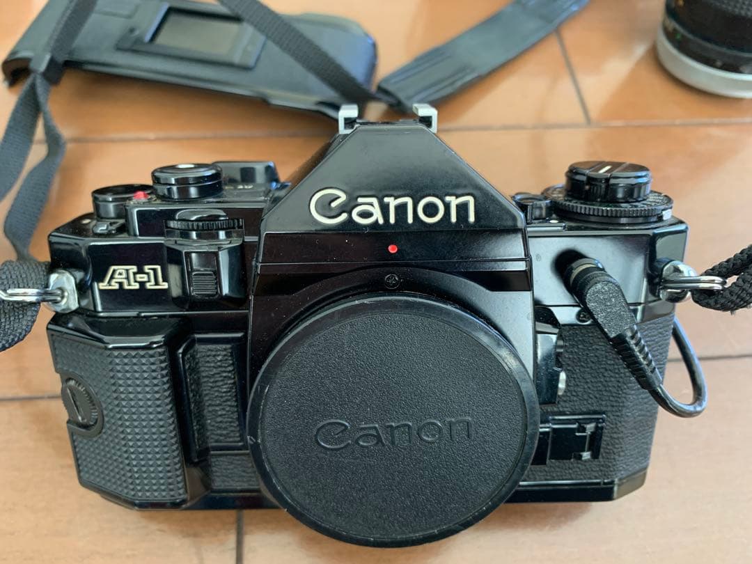 Canon AE-1 、A1一眼レフカメラ2台とレンズ、付属品多数セット