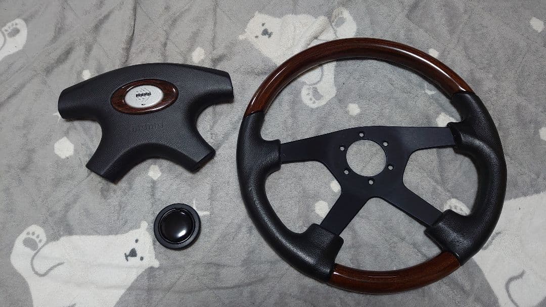 MOMO　リーガル　ステアリング