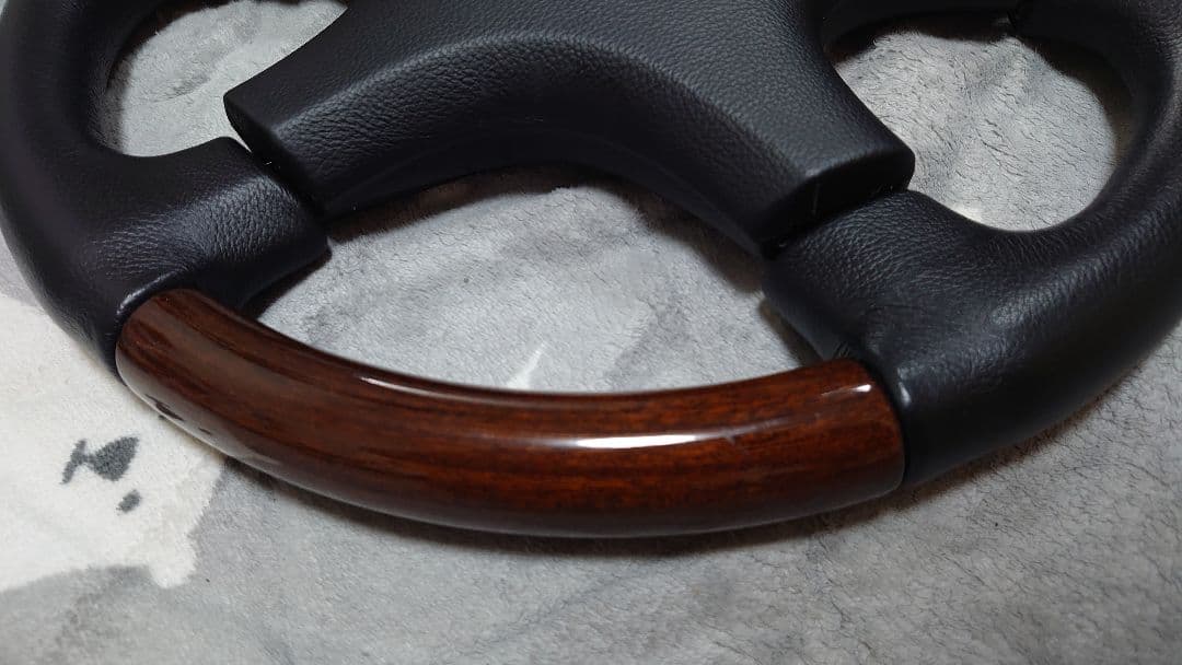 MOMO　リーガル　ステアリング