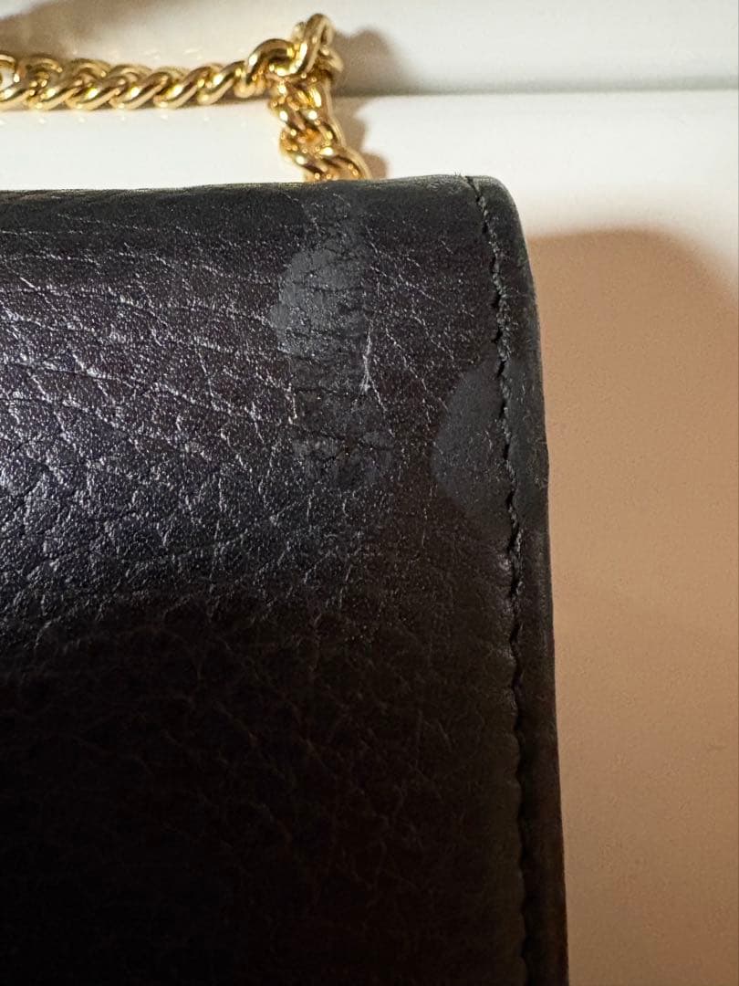 グッチ　チェーンウォレット 長財布 ショルダーバッグ　GUCCI 斜め掛け GG