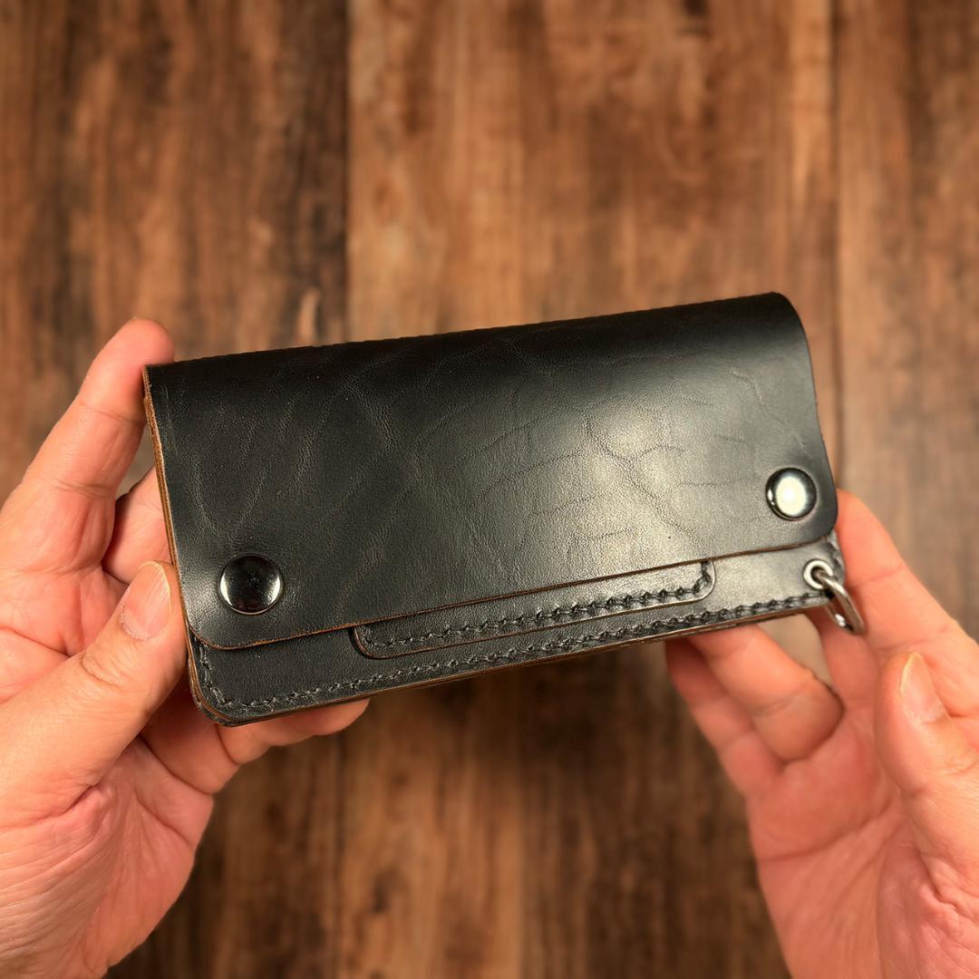 ホースバット・茶芯ブラック・ロングトラッカーウォレット – レザー長財布