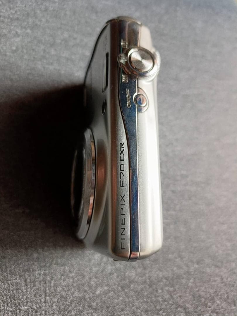 【ジャンク品】FUJIFILM FinePix F70EXR
