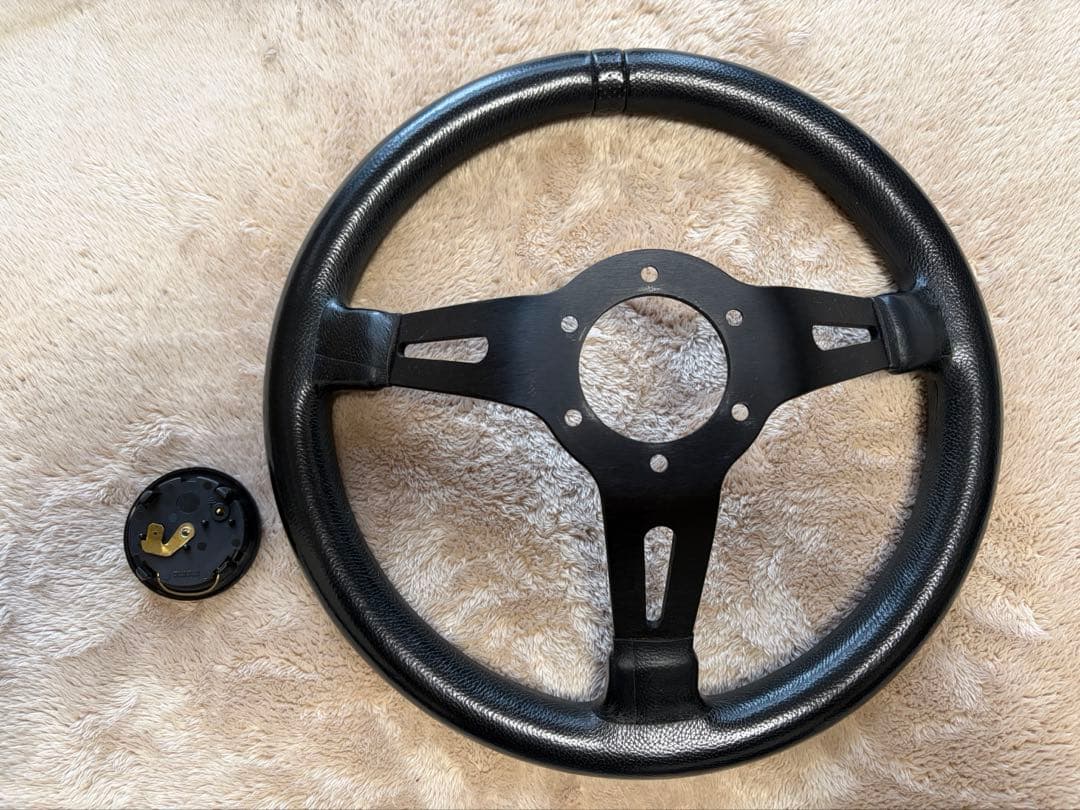 MOMO フルスピード 32.8φ ステアリング