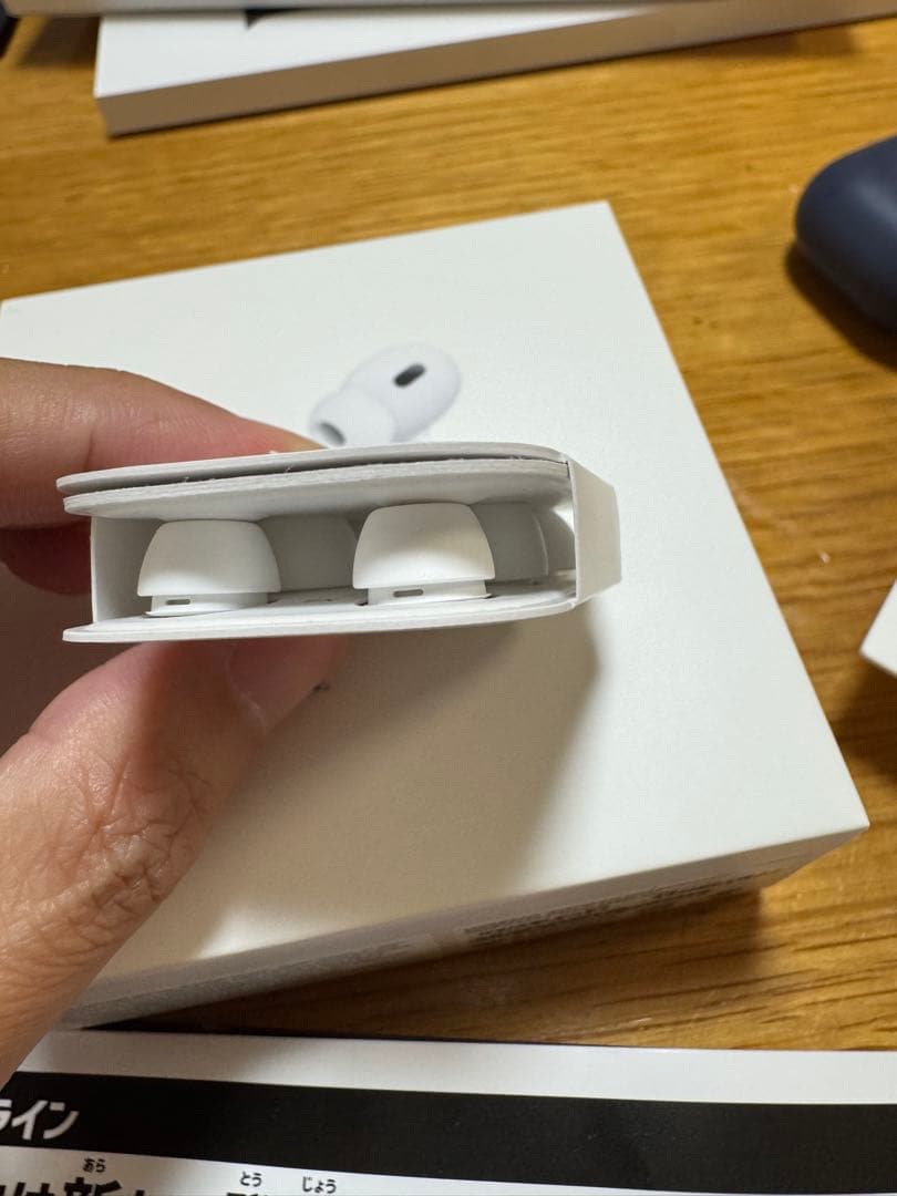 【極美品】AirPods Pro 2 (Magsafe対応、ライトニング)