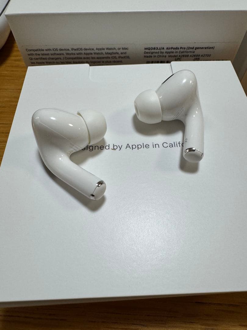 【極美品】AirPods Pro 2 (Magsafe対応、ライトニング)