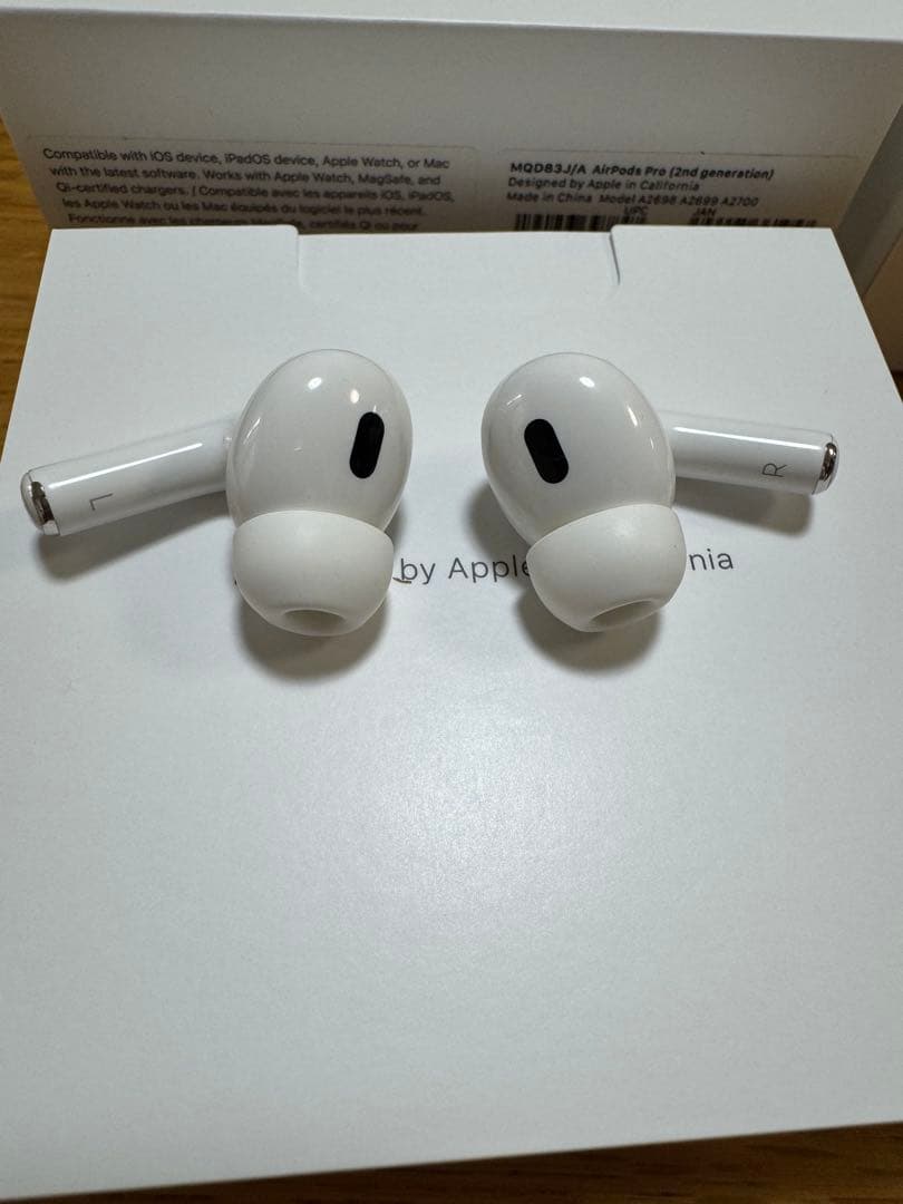 【極美品】AirPods Pro 2 (Magsafe対応、ライトニング)