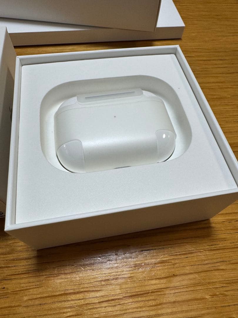 【極美品】AirPods Pro 2 (Magsafe対応、ライトニング)