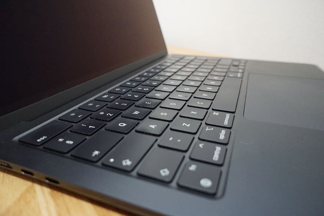 MacBook Air M2 2022 8GB 256GB ミッドナイト