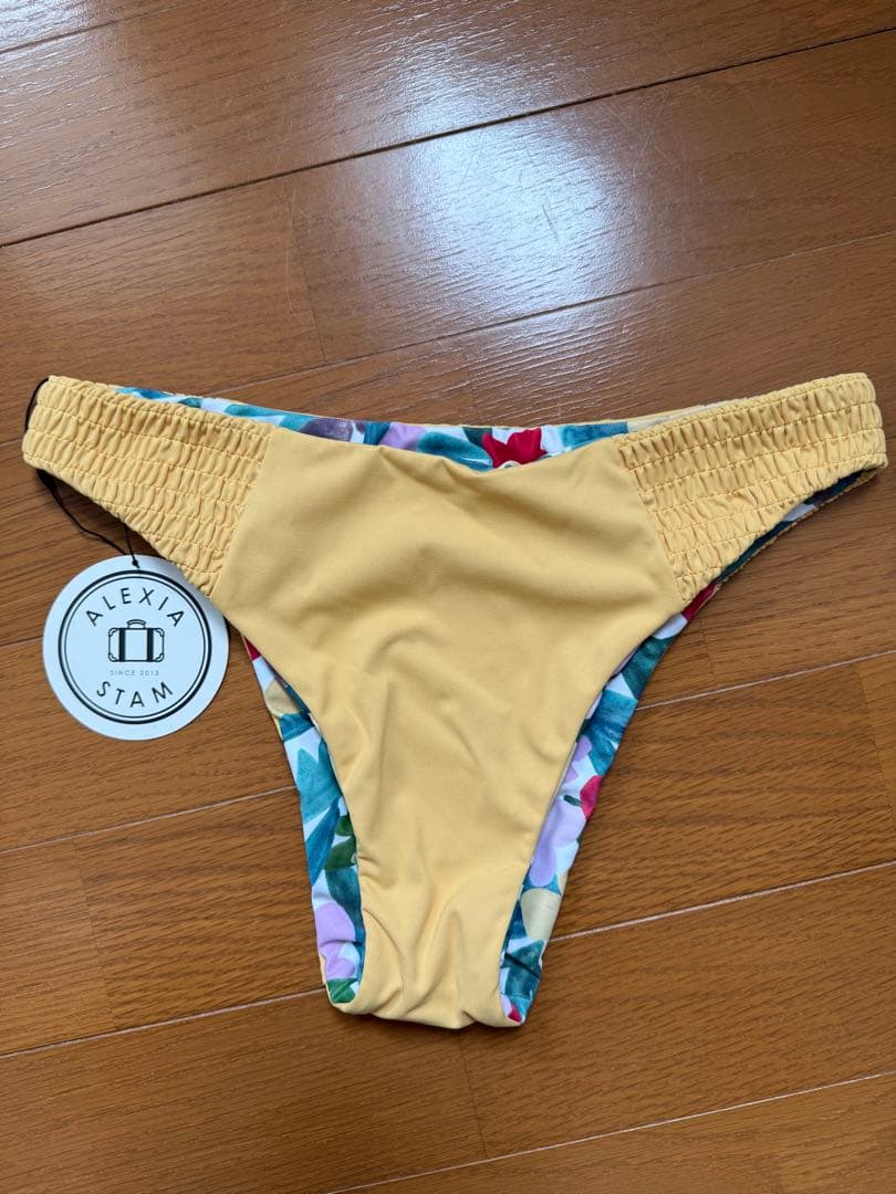 alexiastam ビキニ