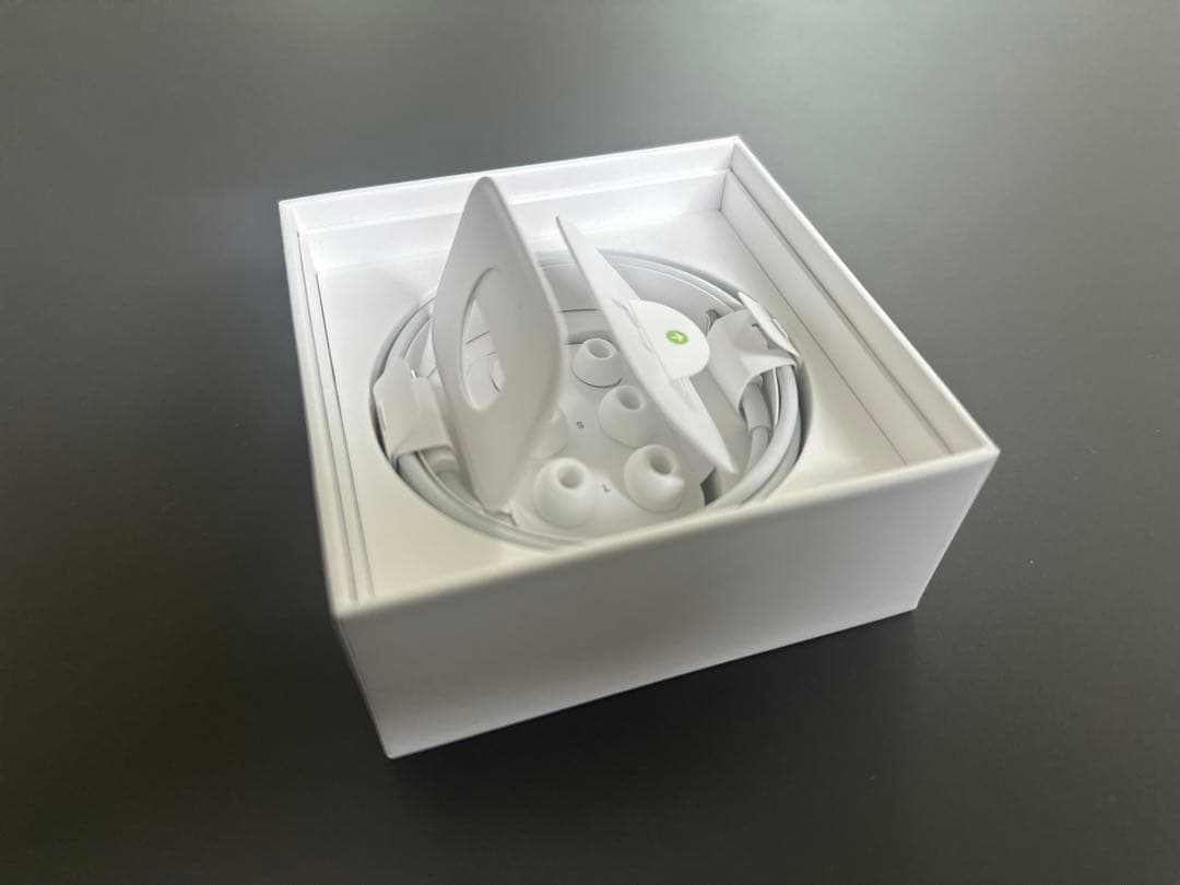 AirPods Pro 第2世代 箱付き 付属品あり ケース付き 値引き検討あり