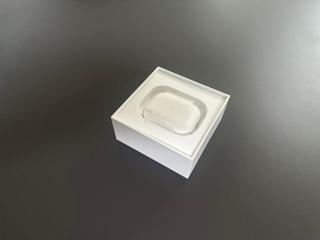 AirPods Pro 第2世代 箱付き 付属品あり ケース付き 値引き検討あり