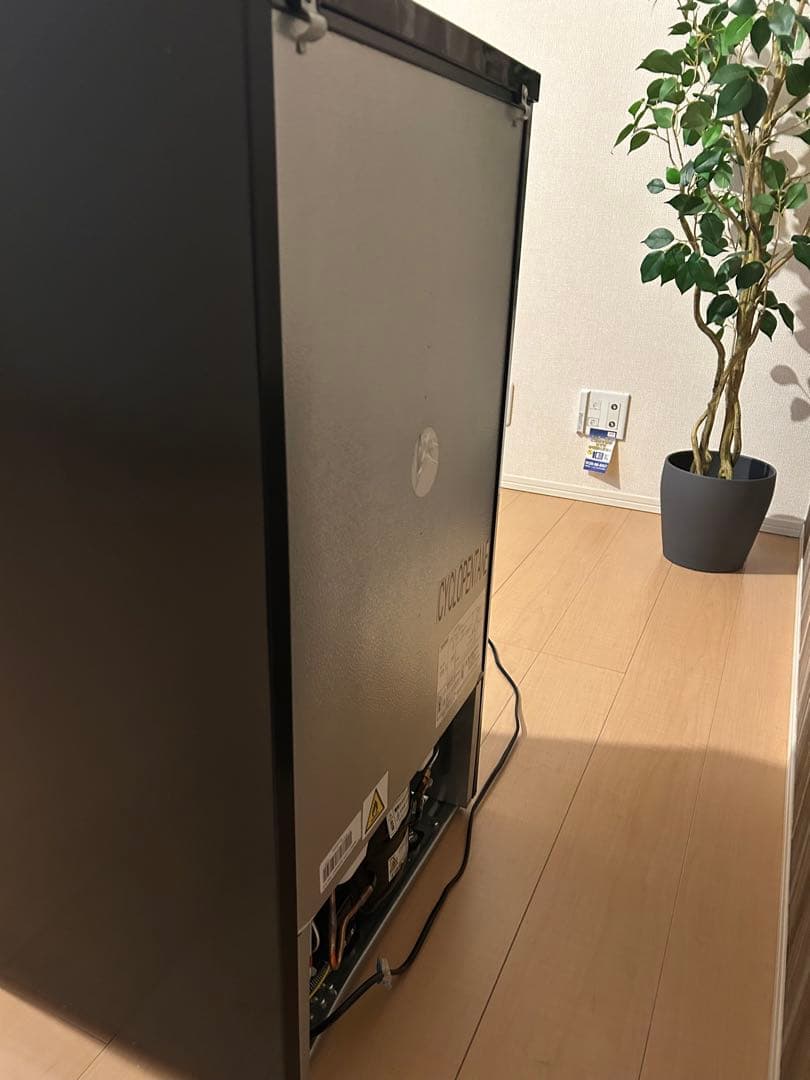 送料込み！2024年式　コンフィー　冷蔵庫 90L 2ドア ブラック