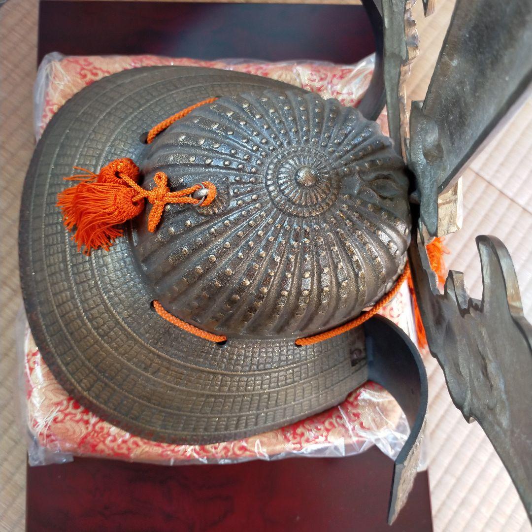 出世兜　龍虎大楠公兜　美術鋳芸　喜泉