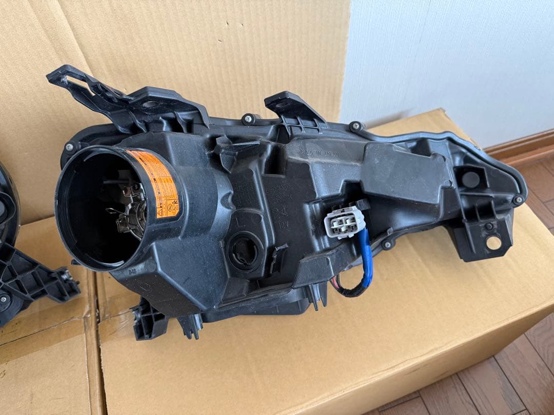 Y*9様 TOYOTA 86 ZN6 純正ヘッドライト