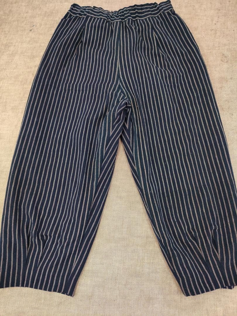 Aラインブラウスとストライプパンツセット