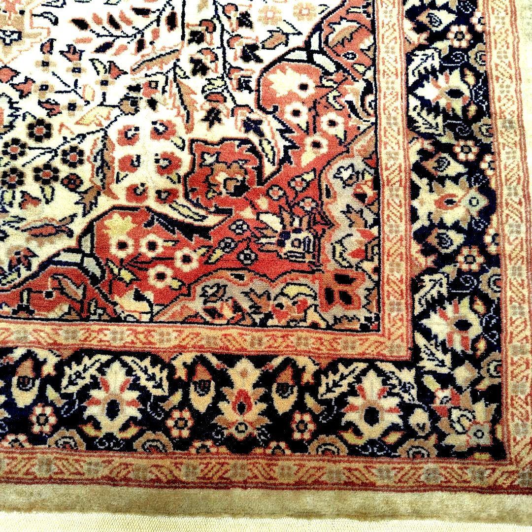 【花アラベスク】パキスタン絨毯　ウール手織り　ヴィンテージ　オレンジベージュ