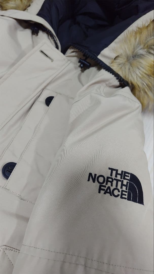 ■値下げ■【海外限定・極美品】ノースフェイス ダウンジャケット Ｌベージュ